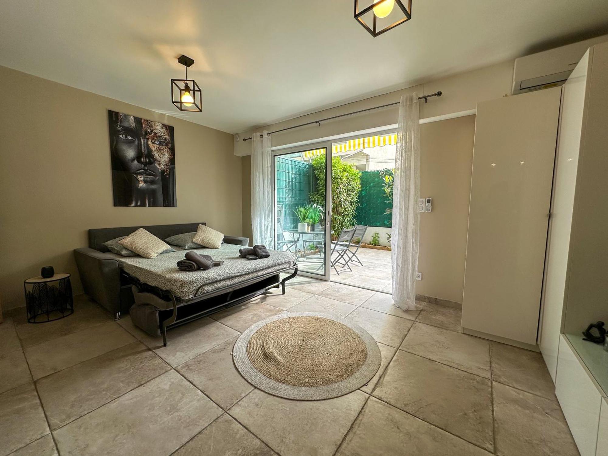 Cosy Madrid, Appartement Proche De La Mer Cannes Luaran gambar