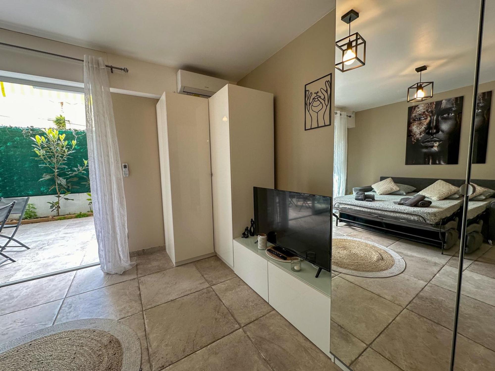 Cosy Madrid, Appartement Proche De La Mer Cannes Luaran gambar