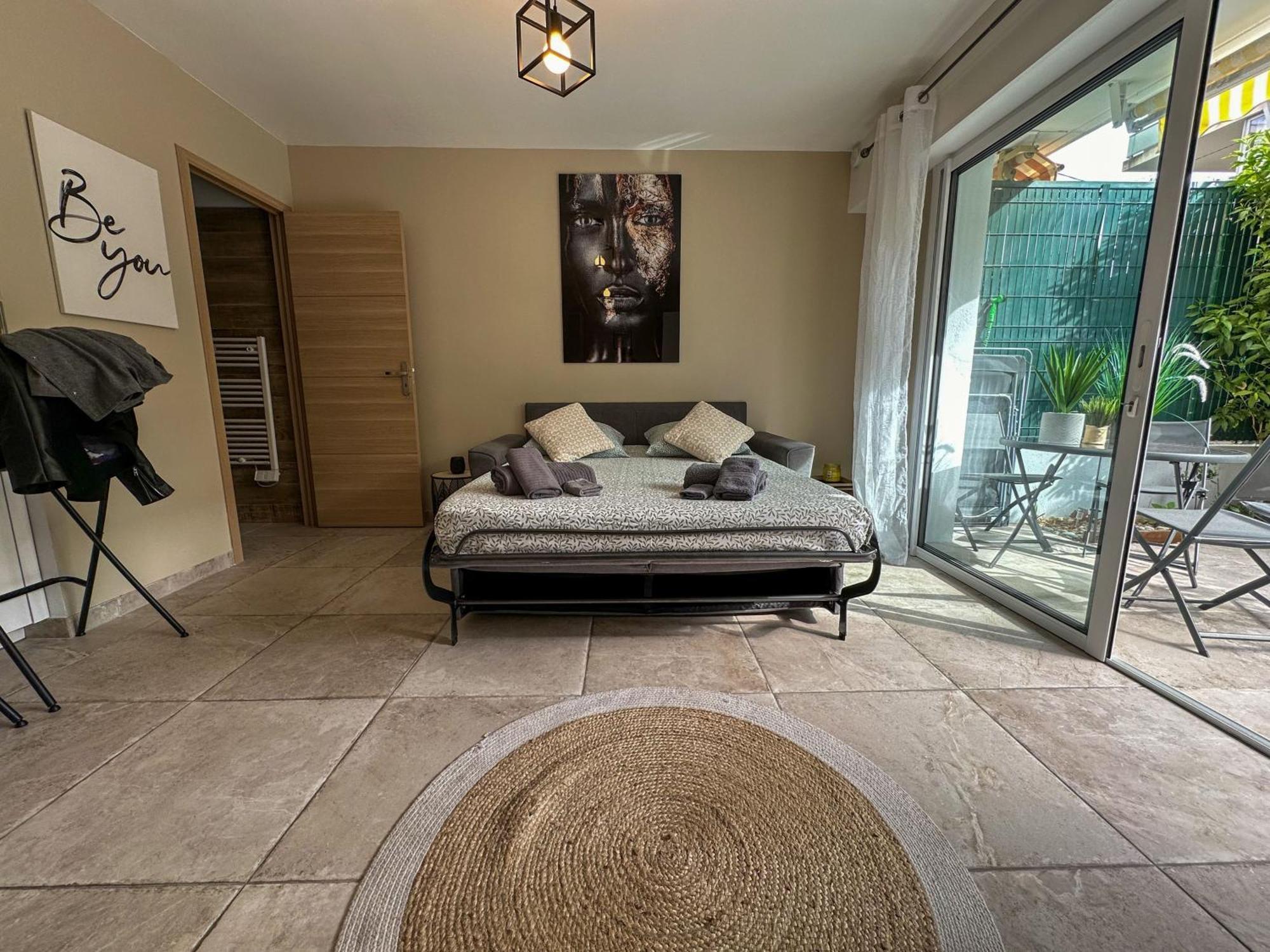 Cosy Madrid, Appartement Proche De La Mer Cannes Luaran gambar